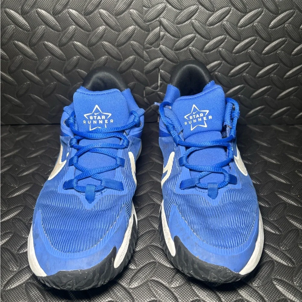 Nike Star Runner Blue White Running Shoes Size 6Y (Women’s 7.5)